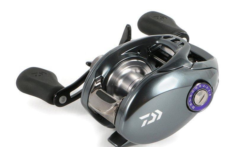 Пластиковая накладка  daiwa tatula sv tw 103xsl 8.1 деталь на схеме 24