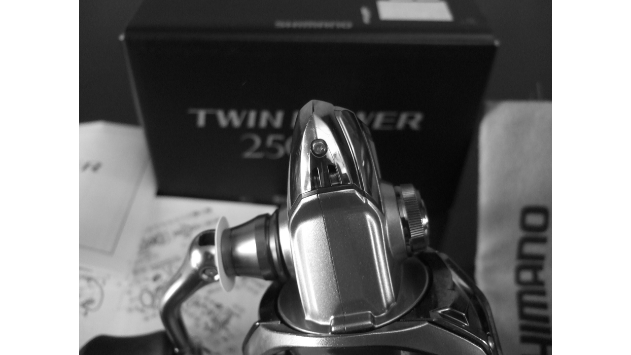Катушка спиннинговая shimano 15 twin power 2500s