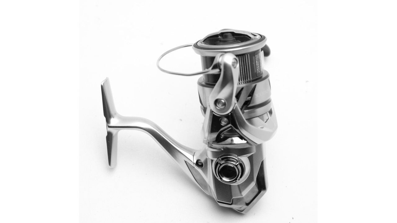 Катушка спиннинговая shimano stradic 23 3000mhg  новая 