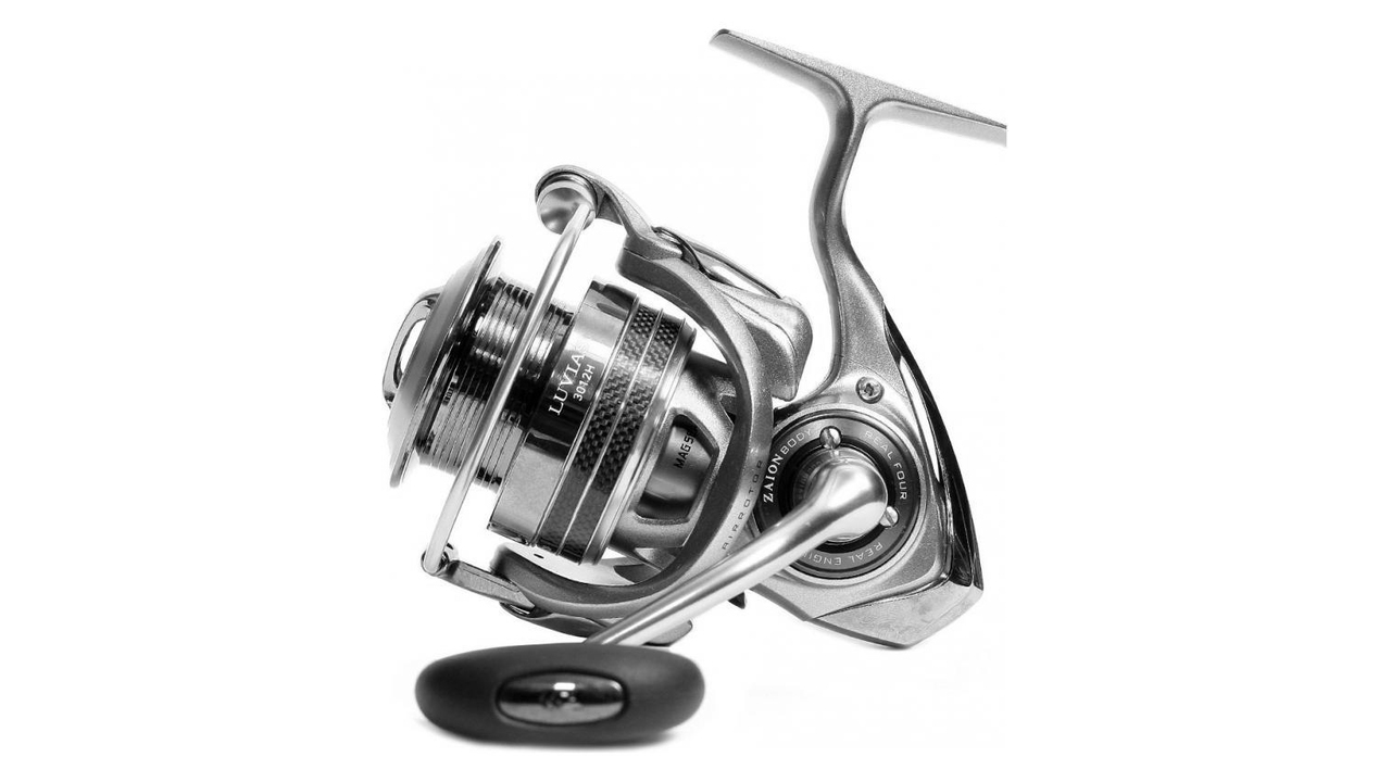 Крышка daiwa luvias 12 3012 деталь на схеме под номером 64 