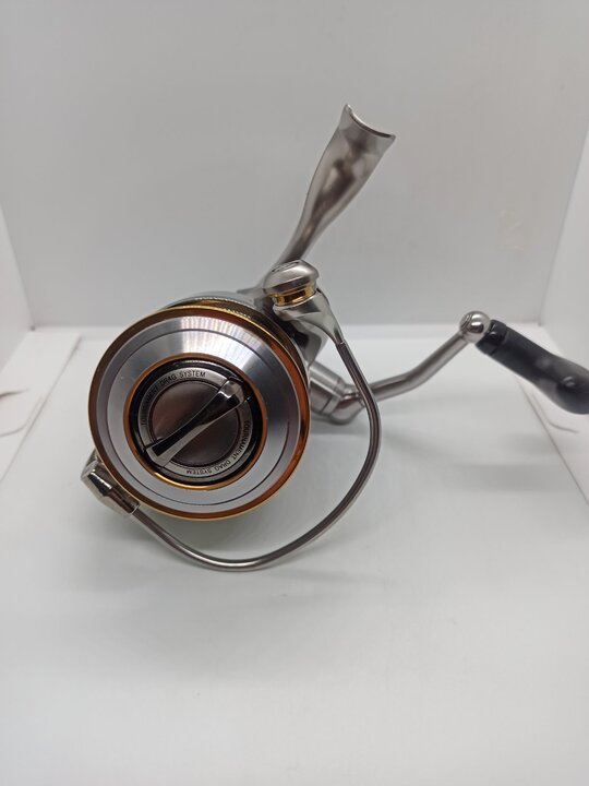 Катушка спиннинговая daiwa exist 05 3012