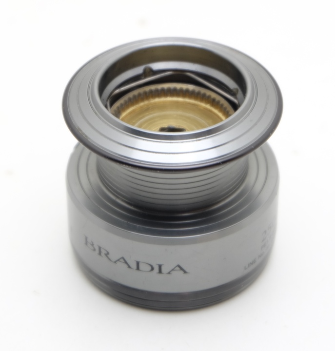 Шпуля daiwa bradia 2500