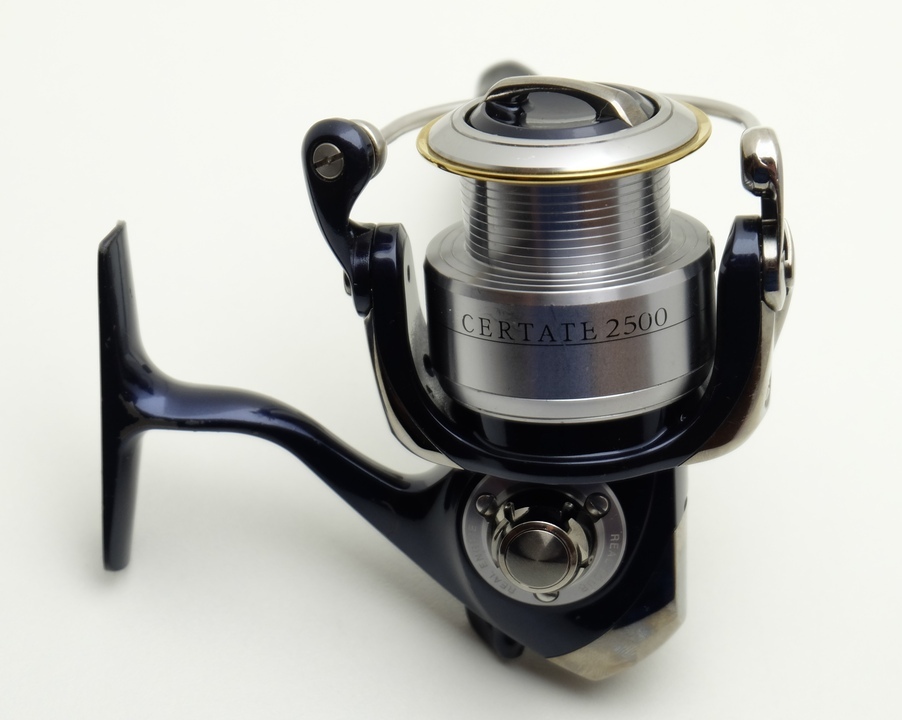 Корпус daiwa certate 04 2500 деталь на схеме под номером 51