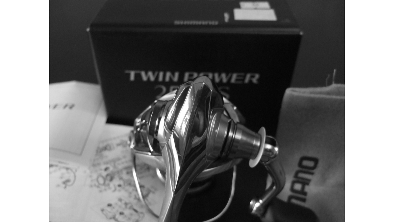 Катушка спиннинговая shimano 15 twin power 2500s