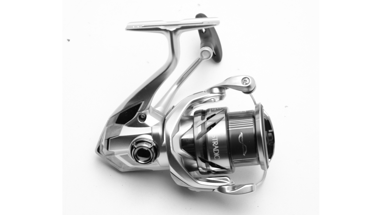Катушка спиннинговая shimano stradic 23 3000mhg новая Катушка спиннинговая shimano stradic 23 3000mhg новая