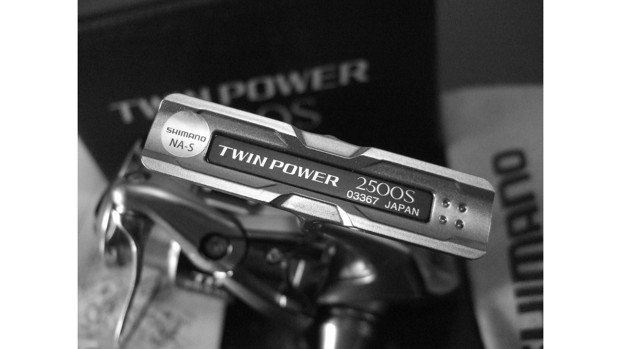 Катушка спиннинговая shimano 15 twin power 2500s