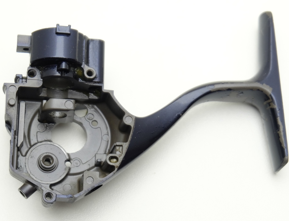 Корпус daiwa certate 04 2500 деталь на схеме под номером 51