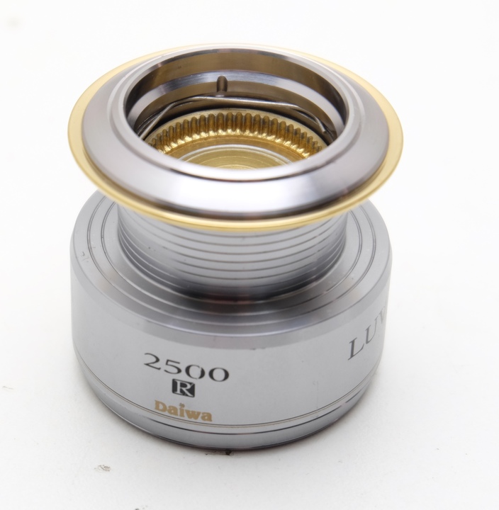 Шпуля daiwa luvias 07 2500r