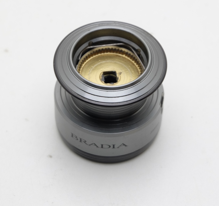 Шпуля daiwa bradia 2500