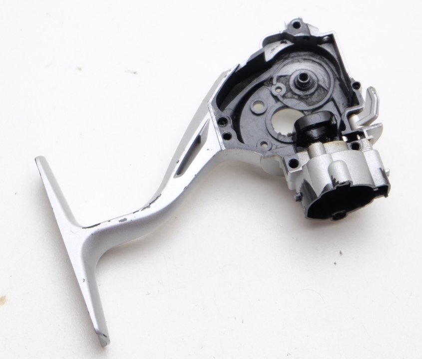 Корпус с переключателем daiwa luvias 07 2500r деталь на схеме № 61, 65-67