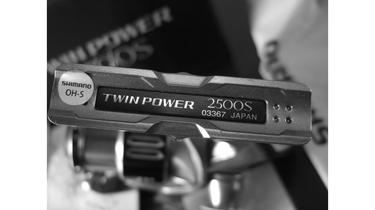 Катушка спиннинговая shimano 15 twin power 2500s Катушка спиннинговая shimano 15 twin power 2500s