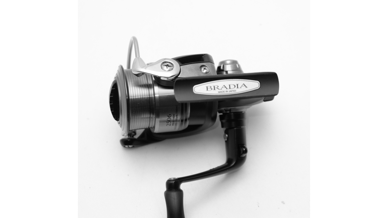 Катушка спиннинговая daiwa bradia 2506 c то
