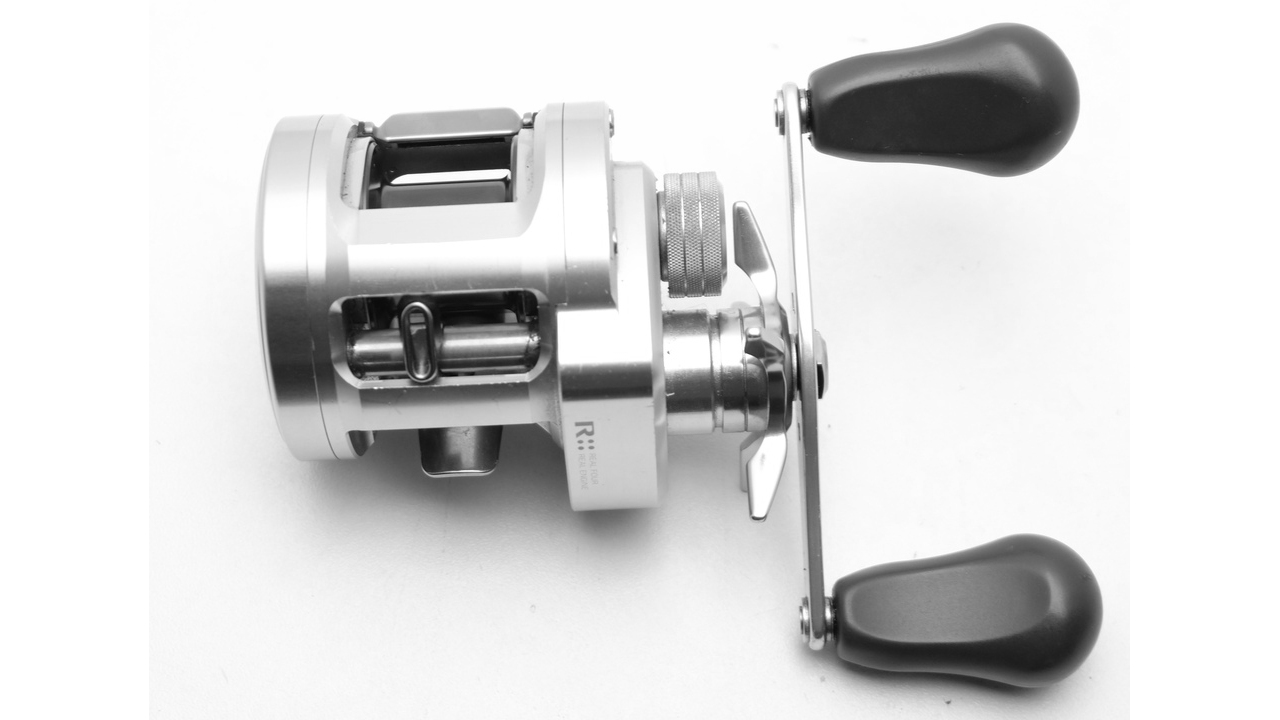 Вал daiwa ryoga c2020pe-hl left hand деталь на схеме № 76, 77