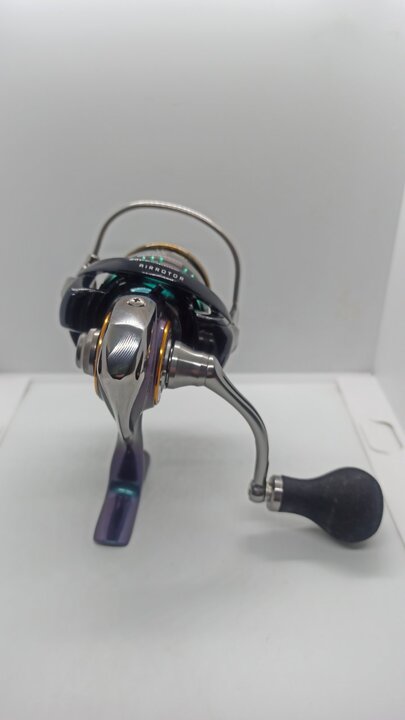 Катушка спиннинговая daiwa emeraldas 15 air 2508pe-h