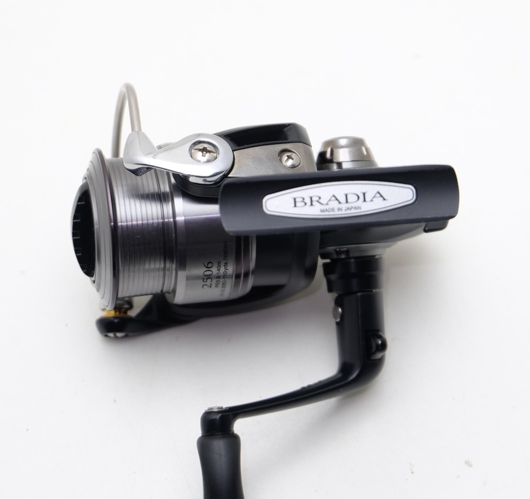 Катушка спиннинговая daiwa bradia 2506 c то