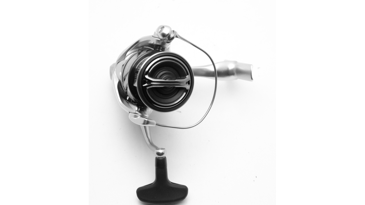 Катушка спиннинговая shimano stradic 23 3000mhg  новая 