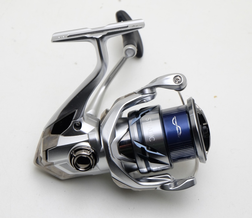 Катушка спиннинговая shimano stradic 23 3000mhg  новая 
