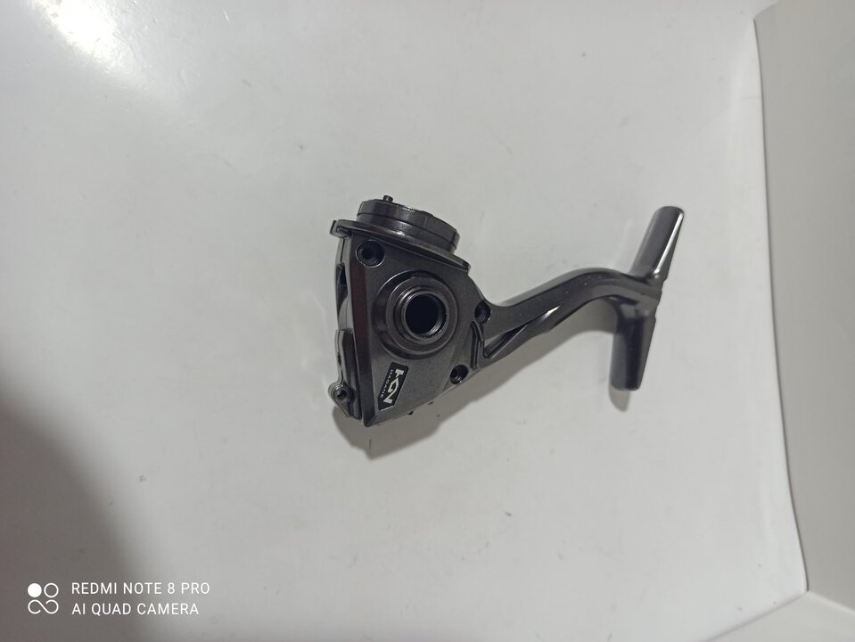 Корпус с крышкой  shimano stradic 16 ci4+ 4000-b
