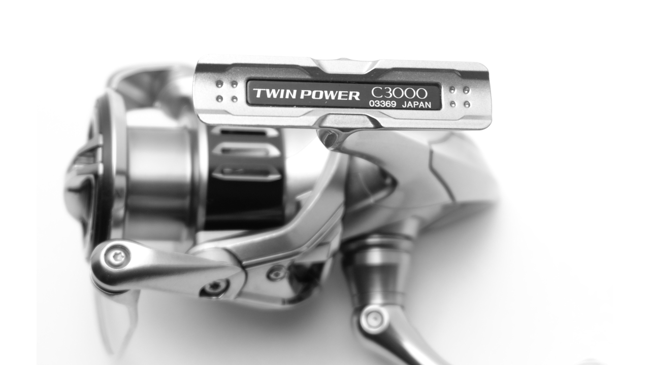 Катушка спиннинговая shimano twinpower 15 c3000(та же 2500 только глубже и шпуля и больше дисков фрикциона) суперцена!