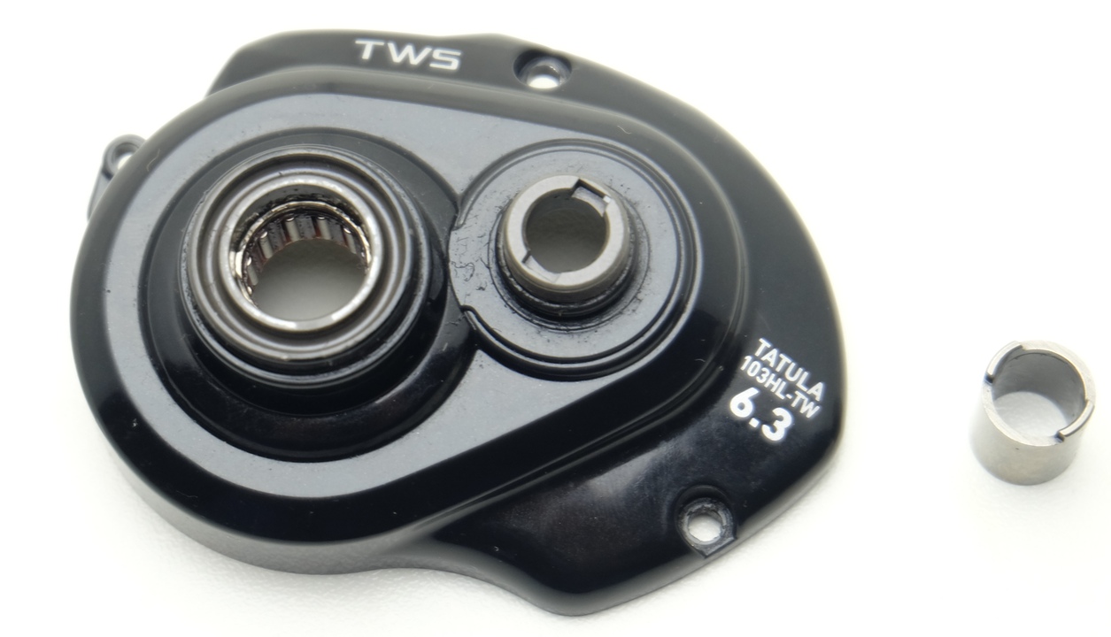 Крышка корпуса с обгонной муфтой daiwa tatula 103hl-tw деталь 51, 82, 83