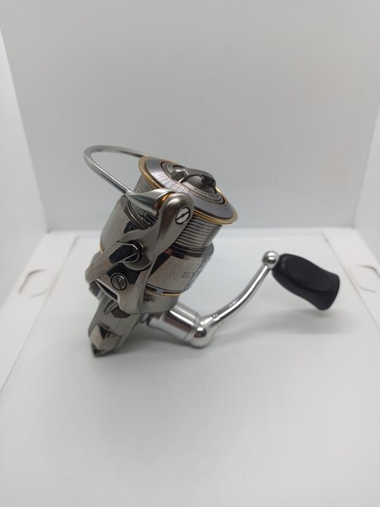 Катушка безынерционная daiwa exist 05 2508