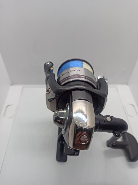 Катушка спиннинговая daiwa bradia 2500r