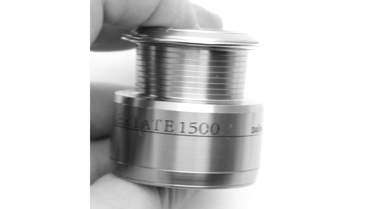 Шпуля daiwa certate 04 1500 съёмная трещётка