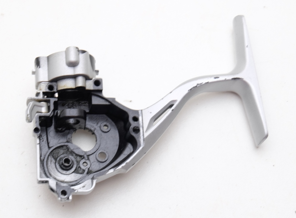 Корпус с переключателем daiwa luvias 07 2500r деталь на схеме № 61, 65-67