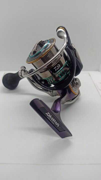 Катушка спиннинговая daiwa emeraldas 15 air 2508pe-h