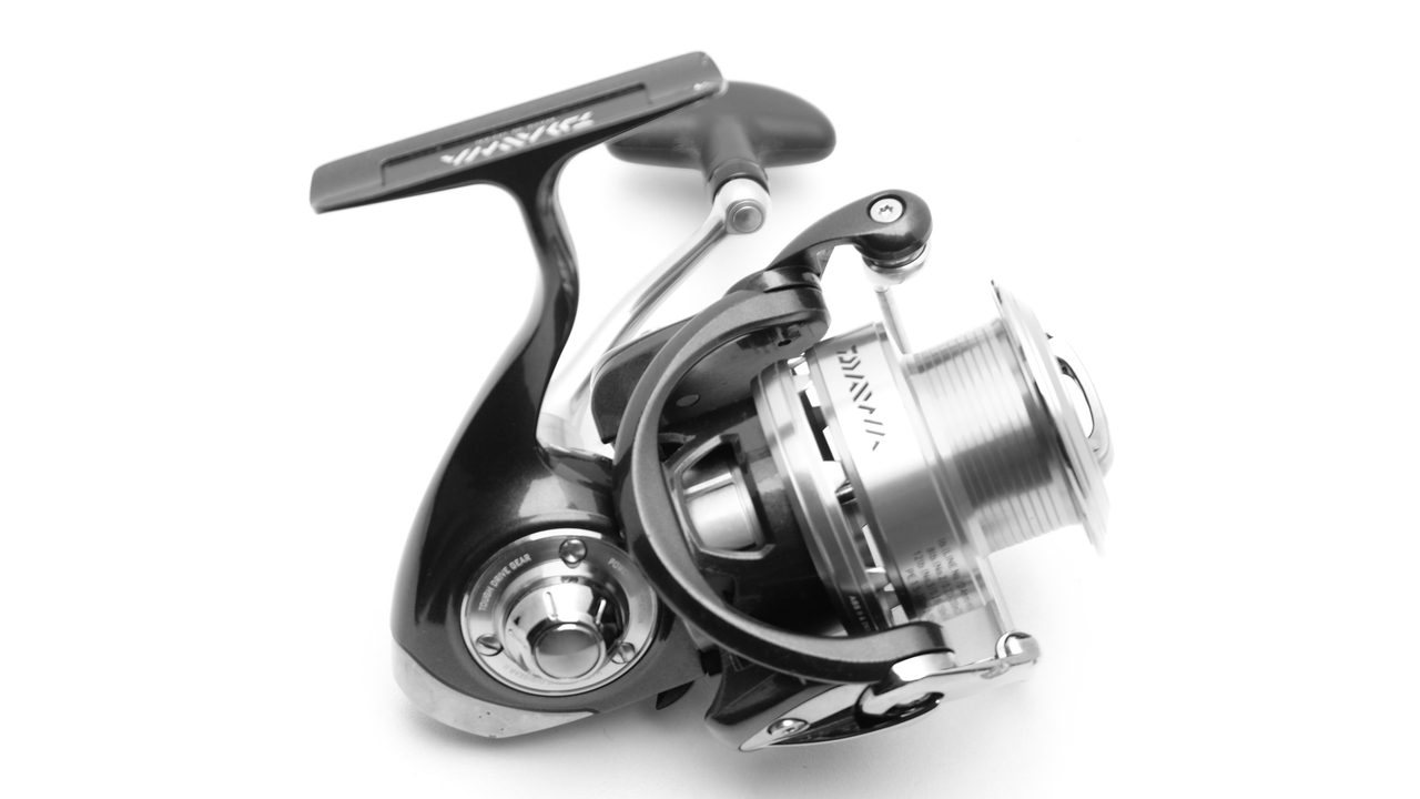 Катушка спиннинговая daiwa 10 certate 2500 суперцена!