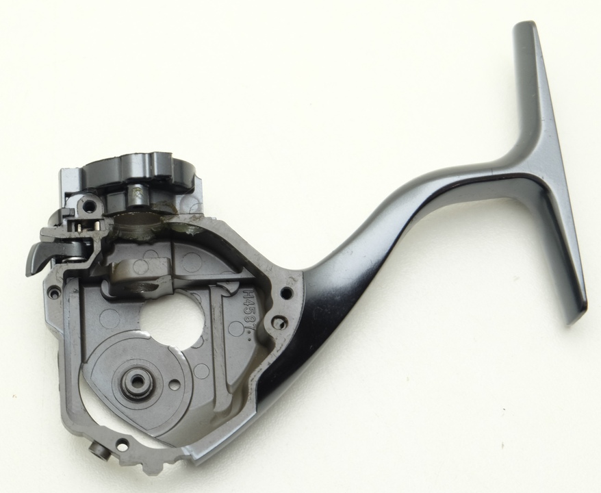 Корпус daiwa certate 13 3012h деталь на схеме 63, 64, 66-69