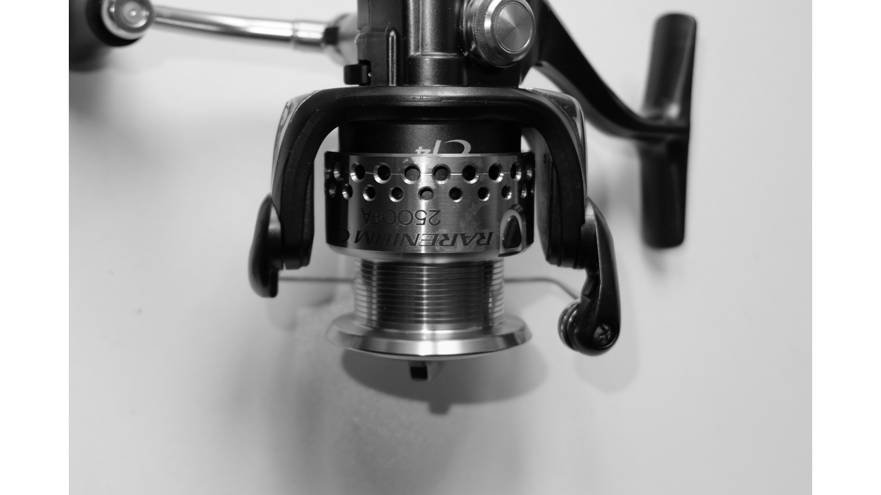 Спиннинговая катушка shimano rarenium 09 2500fa c двумя шпулями Спиннинговая катушка shimano rarenium 09 2500fa c двумя шпулями