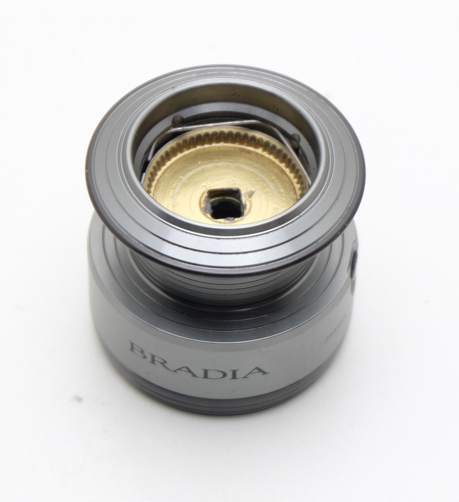 Шпуля daiwa bradia 2500