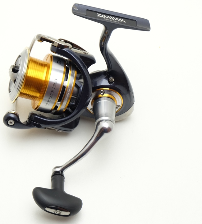 Катушка спиннинговая daiwa 10 certate 2500 суперцена!