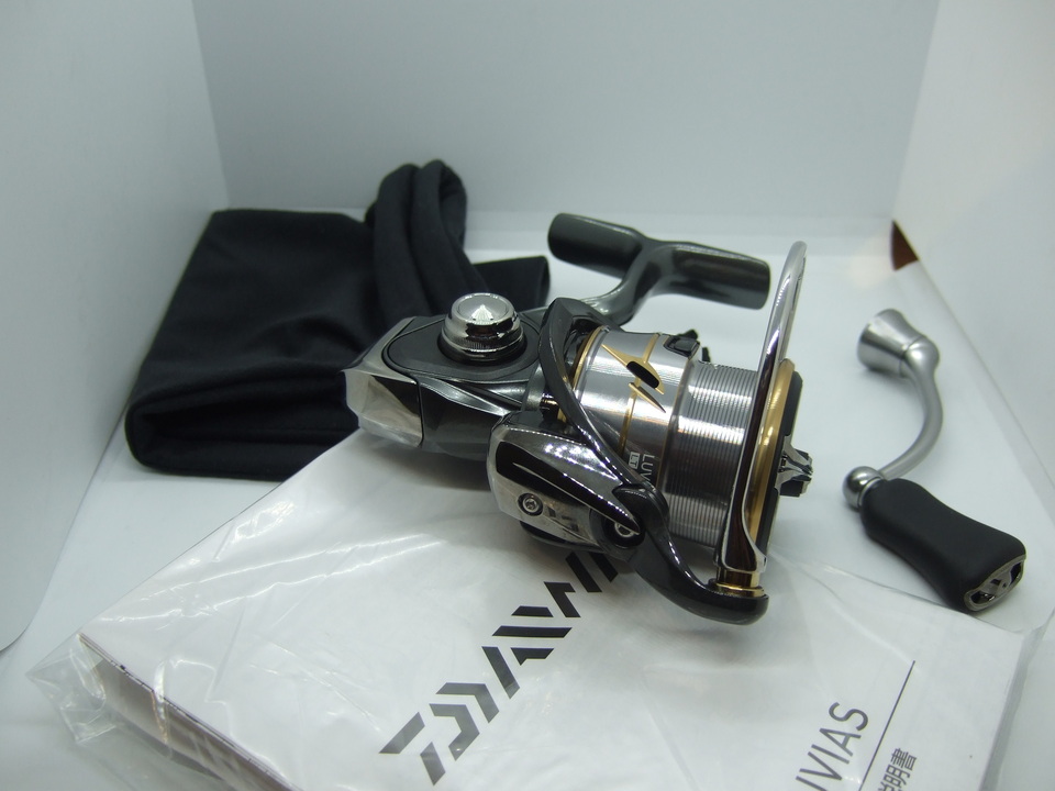 Катушка спиннинговая daiwa 20 luvias lt 2500s. новая. 