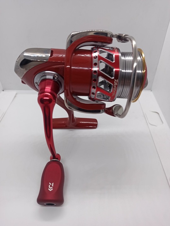 Катушка безынерционная daiwa custom body 2500