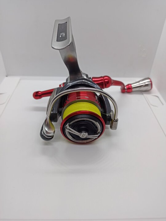 Катушка безинерционная daiwa 18 caldia lt2000