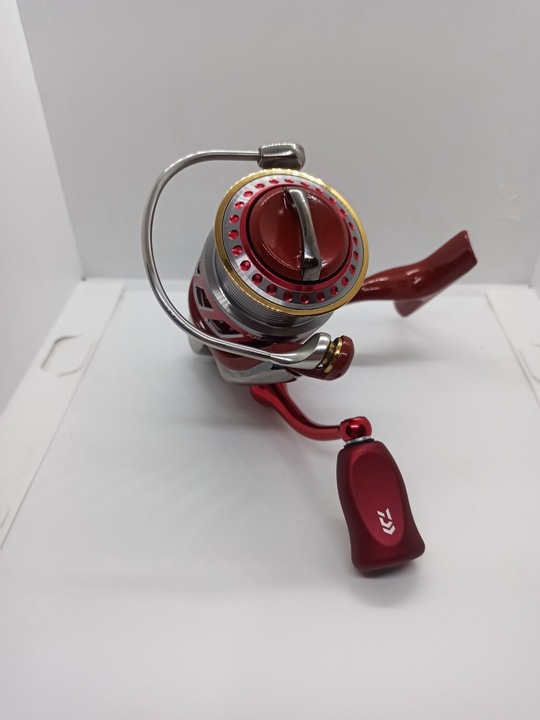 Катушка безынерционная daiwa custom body 2500